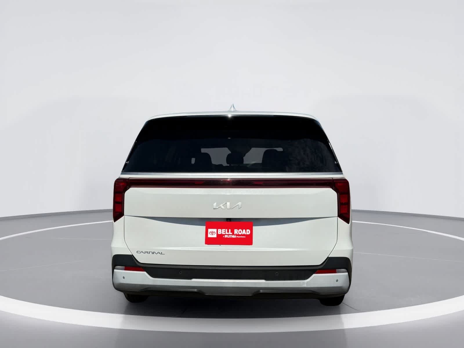 Used 2025 Kia Carnival FWD image 8
