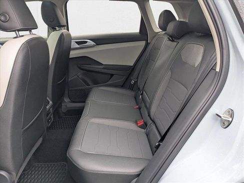 New 2025 Volkswagen Taos SE image 17