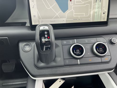 Used 2025 Land Rover Defender 110 S image 16