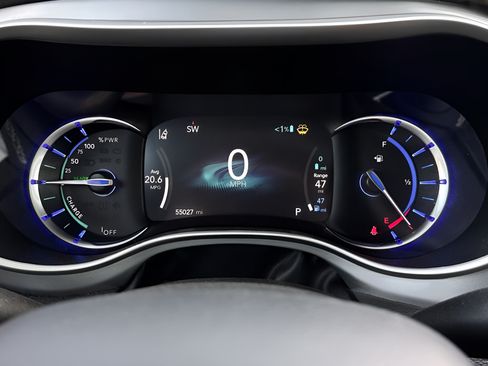 Used 2024 Chrysler Pacifica Limited FWD image 15