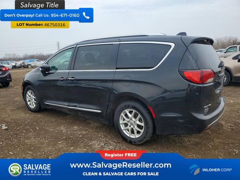 Used 2020 Chrysler Pacifica Touring-L image 3