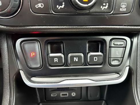 Used 2019 GMC Terrain Denali w/ Driver Alert Package II AWD/4WD image 16