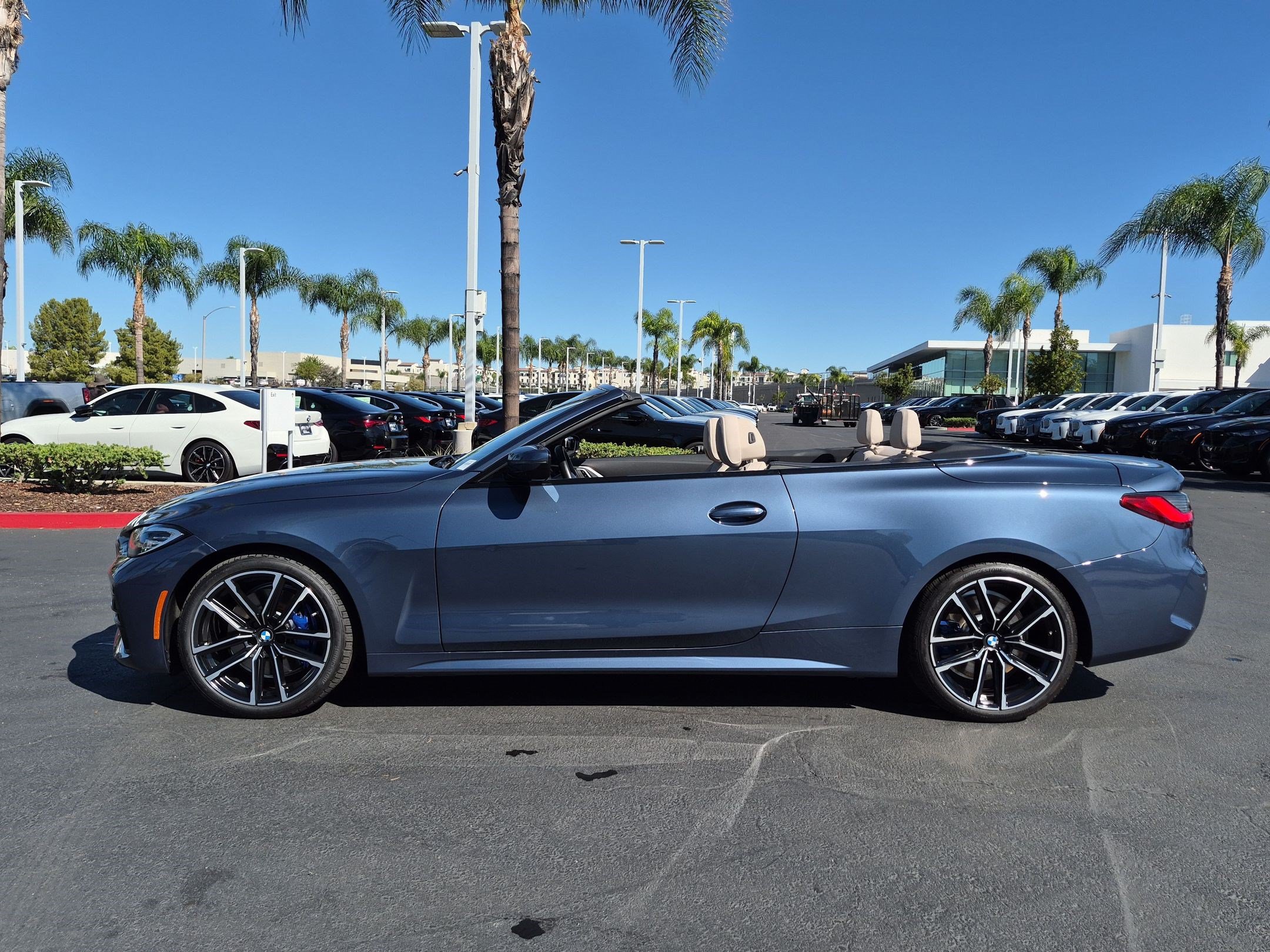 Certified 2022 BMW 430i xDrive Convertible w/ M Sport Package AWD/4WD image 7