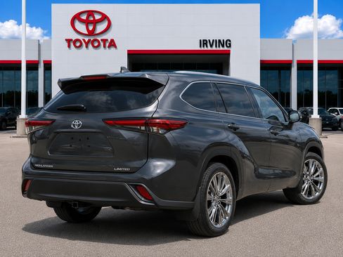 Used 2022 Toyota Highlander Limited AWD/4WD image 2