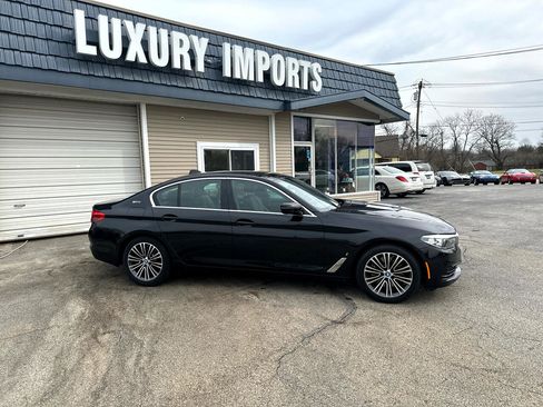 Used 2019 BMW 530e w/ Convenience Package image 3