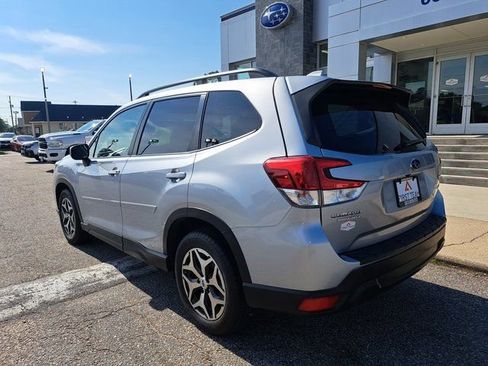Used 2021 Subaru Forester Premium AWD/4WD image 4