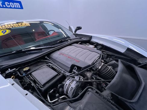 Used 2019 Chevrolet Corvette Stingray Coupe RWD image 11