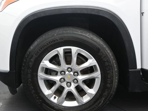 Used 2020 Chevrolet Traverse LT FWD image 13