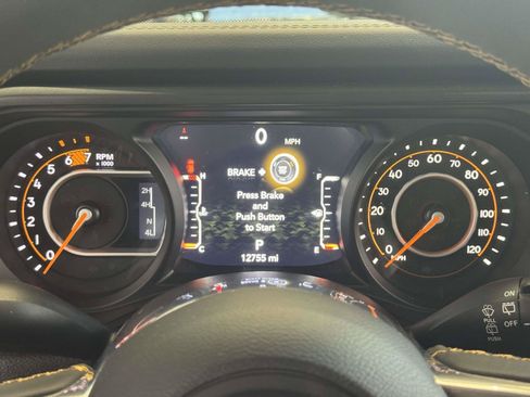 Used 2025 Jeep Wrangler Unlimited Sahara AWD/4WD image 23