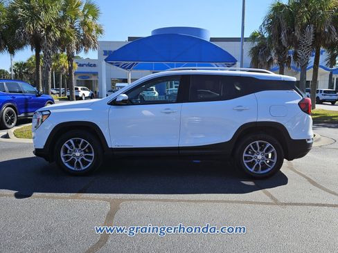 Used 2023 GMC Terrain SLT image 2