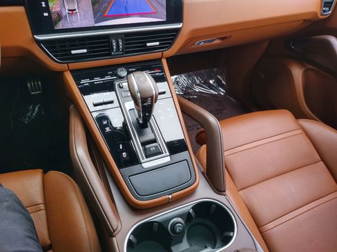 Used 2022 Porsche Cayenne S Platinum image 17