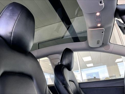 Used 2021 Tesla Model Y Long Range image 27