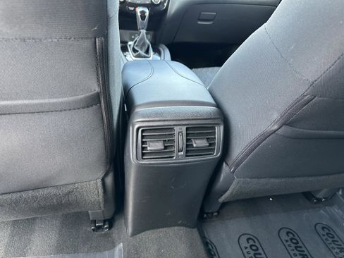 Used 2020 Nissan Rogue SV image 15