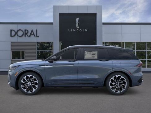 New 2025 Lincoln Nautilus Reserve image 3