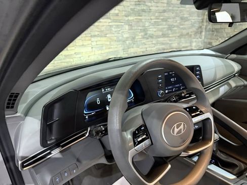 Used 2024 Hyundai Elantra SE image 26