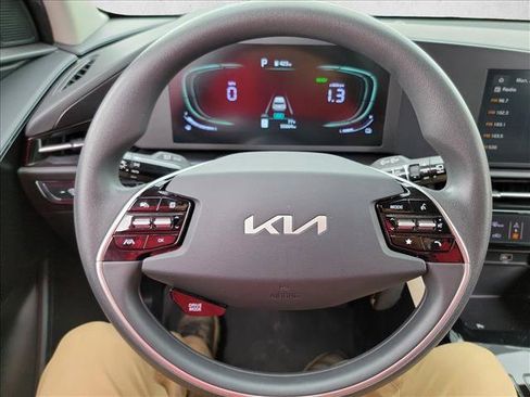 Used 2023 Kia Niro LX FWD image 18