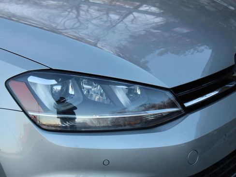 Used 2016 Volkswagen Golf SE w/ Lighting Package image 36