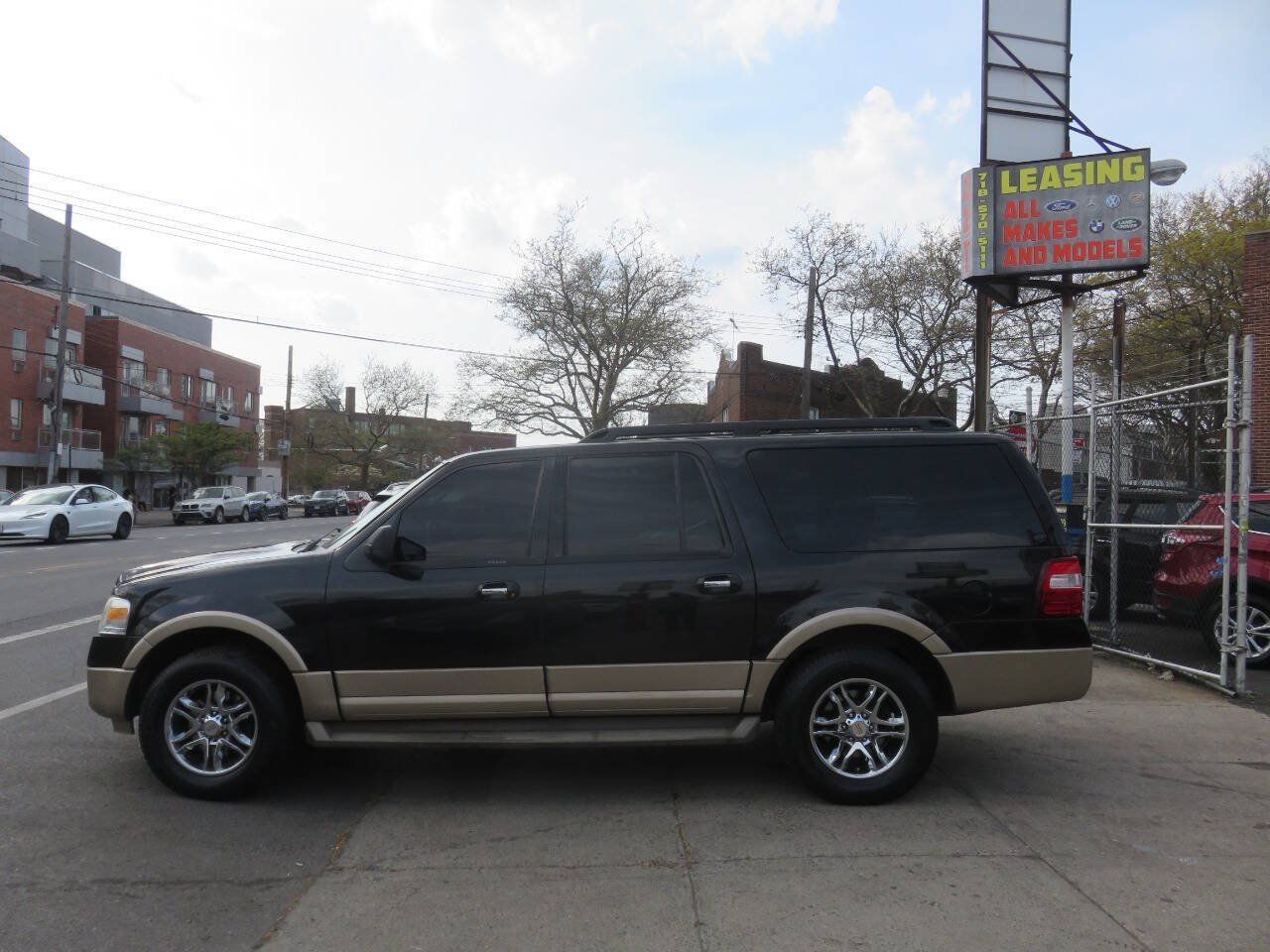 Used 2014 Ford Expedition EL XLT w/ Equipment Group 202A AWD/4WD image 7