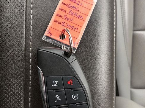 Used 2021 GMC Yukon SLT w/ SLT Premium Package image 31