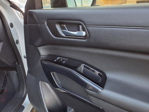 Used 2022 Nissan Pathfinder S image 22