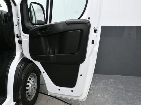 Used 2024 RAM ProMaster 2500 w/ Convenience Group image 9