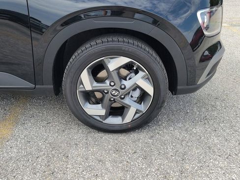 Certified 2025 Hyundai Venue SEL image 3
