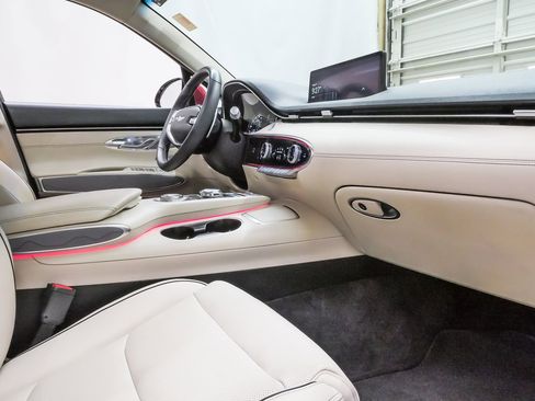 Certified 2023 Genesis GV70 2.5T Advanced w/ Advanced Package image 13