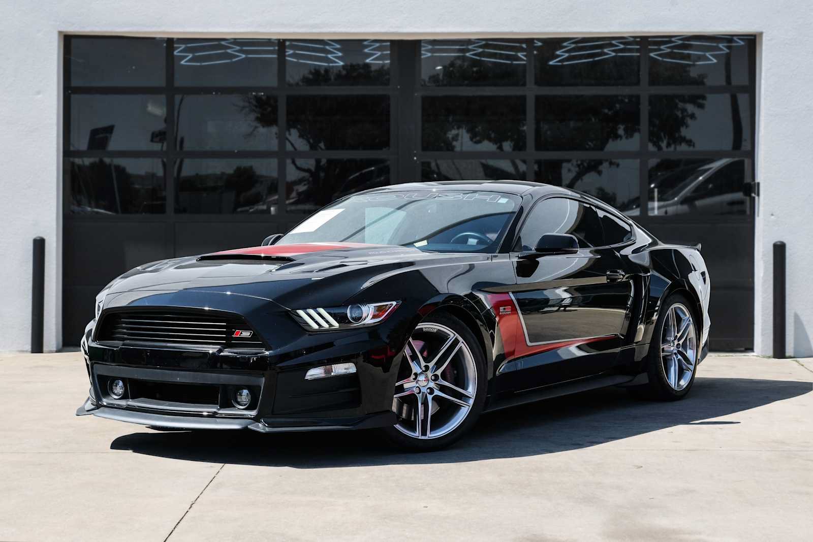Used 2016 Ford Mustang GT Premium w/ GT Performance Package RWD image 1