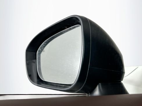 Used 2023 Nissan Rogue S AWD/4WD image 16