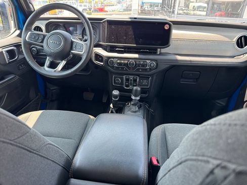 Used 2024 Jeep Wrangler Unlimited Sahara AWD/4WD image 7