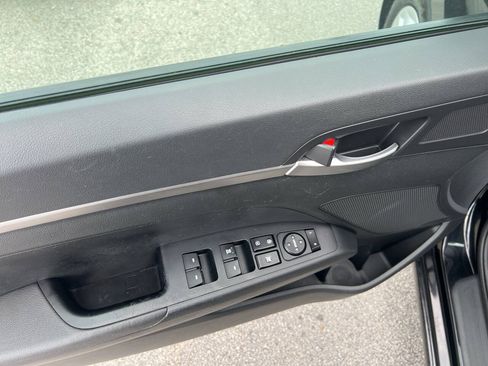 Used 2019 Hyundai Elantra SE w/ Cargo Package FWD image 10