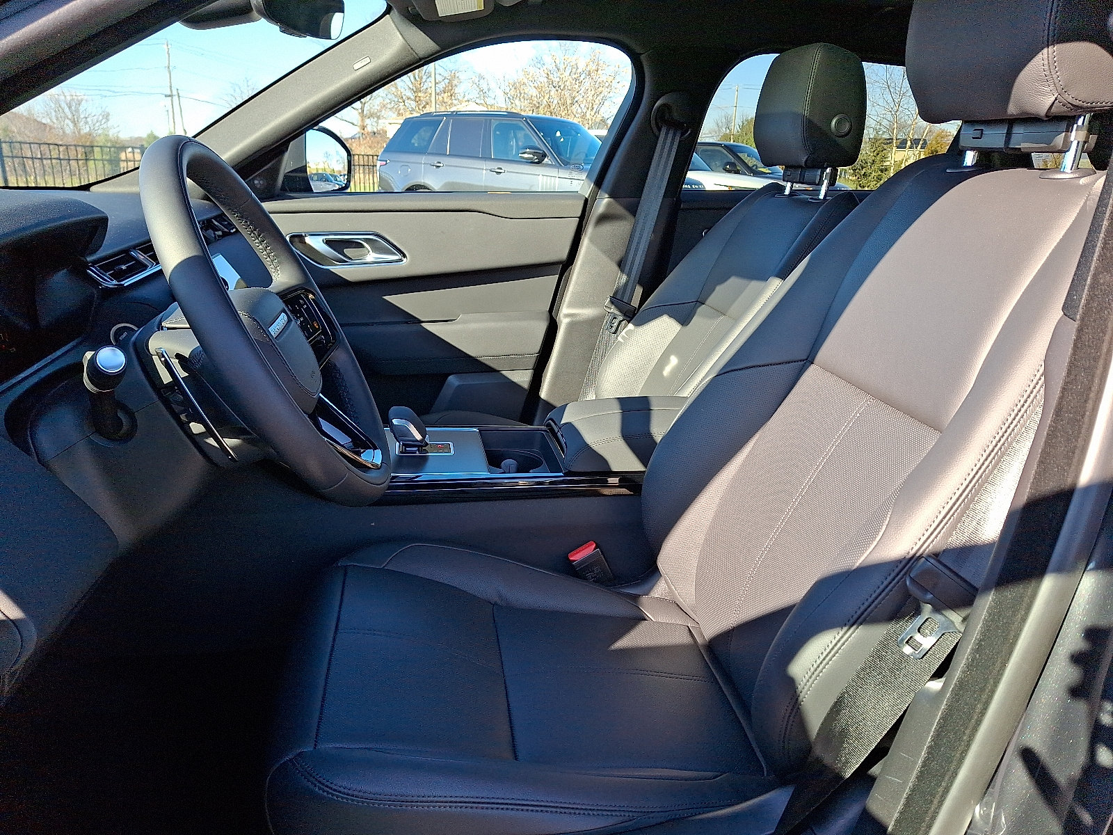 New 2025 Land Rover Range Rover Velar Dynamic SE AWD/4WD image 10