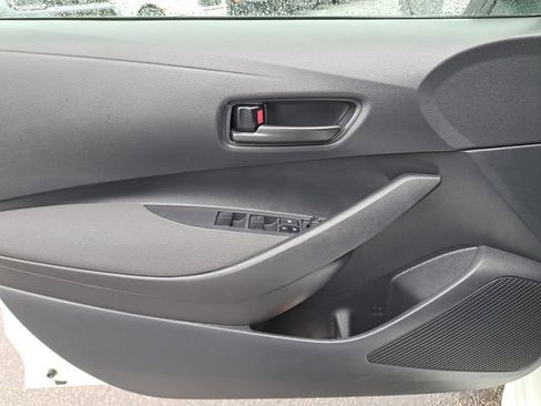 Used 2025 Toyota Corolla LE image 21