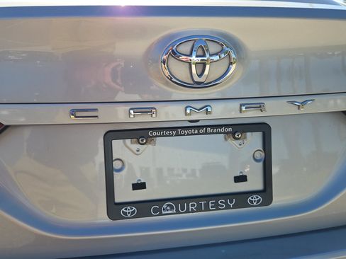 Used 2022 Toyota Camry LE image 10