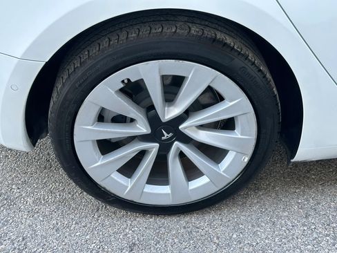 Used 2022 Tesla Model 3 Long Range AWD/4WD image 39