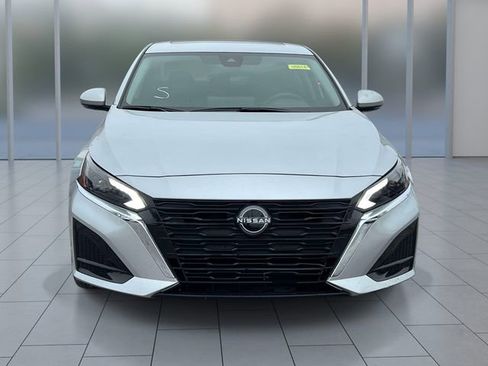 Used 2023 Nissan Altima 2.5 SL AWD/4WD image 2