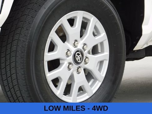 Used 2024 Toyota Tacoma SR5 AWD/4WD image 5