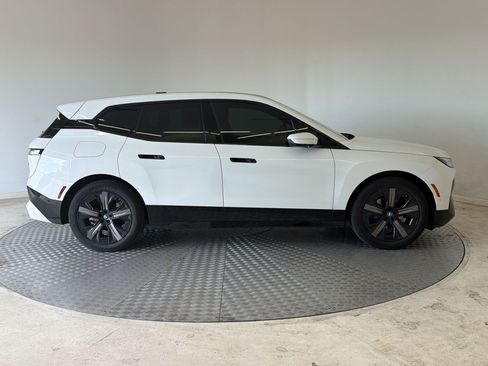 Used 2024 BMW iX xDrive50 w/ Premium Package AWD/4WD image 8