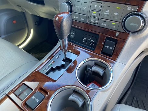 Used 2013 Toyota Highlander Limited AWD/4WD image 16