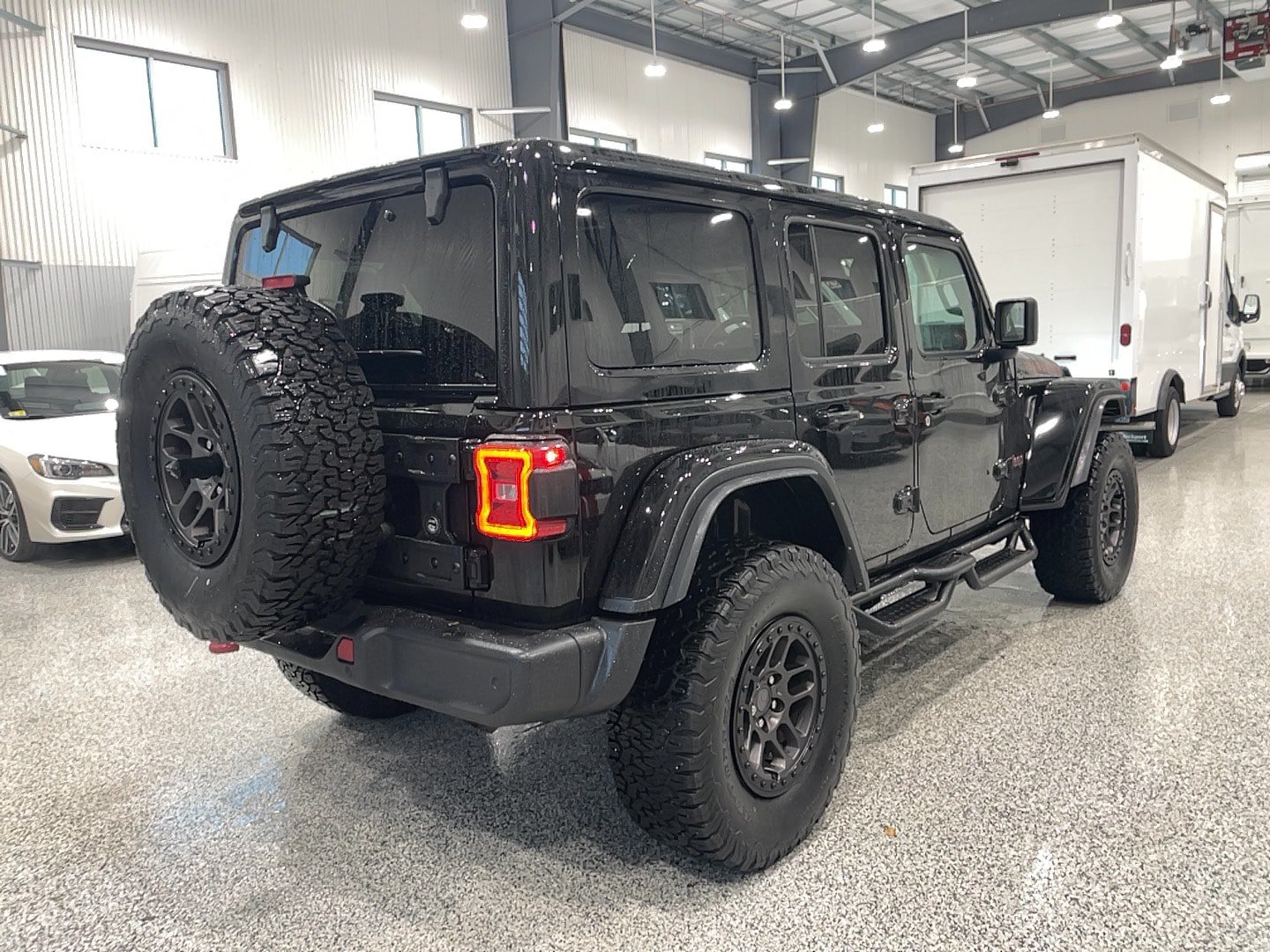 Used 2021 Jeep Wrangler Unlimited Rubicon w/ Xtreme Recon 35" Tire Package AWD/4WD image 8