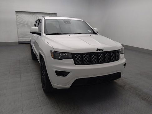 Used 2020 Jeep Grand Cherokee Altitude RWD image 14