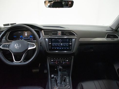 Used 2024 Volkswagen Tiguan SE AWD/4WD image 11