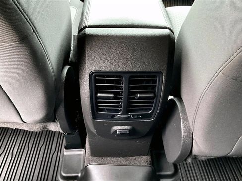 Used 2019 Ford Escape SE image 15