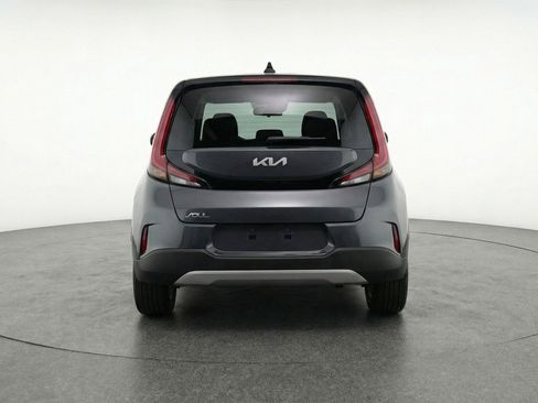 Used 2025 Kia Soul LX w/ LX Technology Package FWD image 7