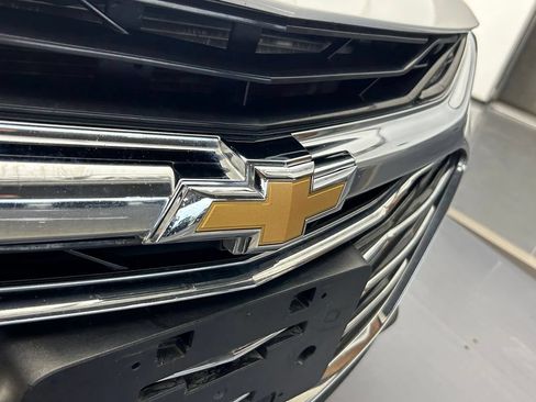 Used 2025 Chevrolet Malibu LT FWD image 11
