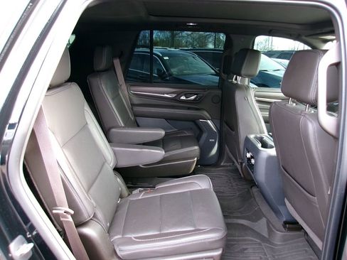 Used 2021 GMC Yukon Denali w/ Denali Premium Package image 11