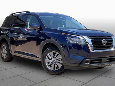 Used 2025 Nissan Pathfinder SV FWD image 4