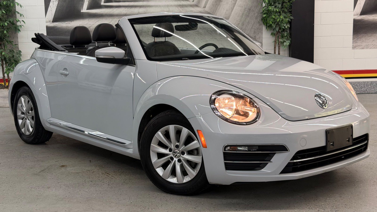 Used 2017 Volkswagen Beetle 1.8T FWD image 1