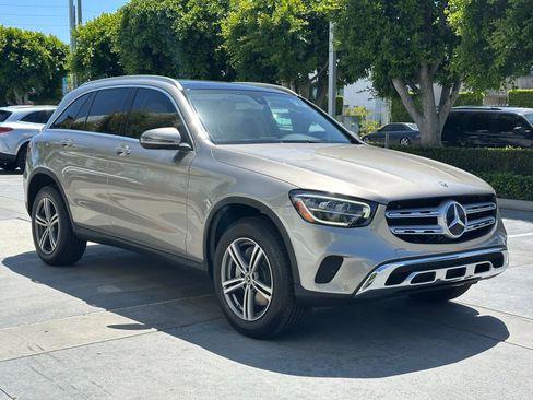 Used 2020 Mercedes-Benz GLC 300 w/ Premium Package image 9