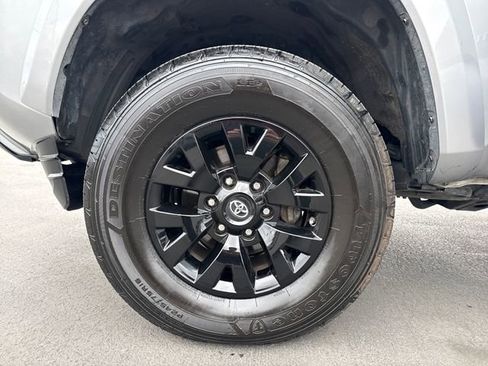 Used 2017 Toyota Tacoma SR5 w/ Tow Package image 20